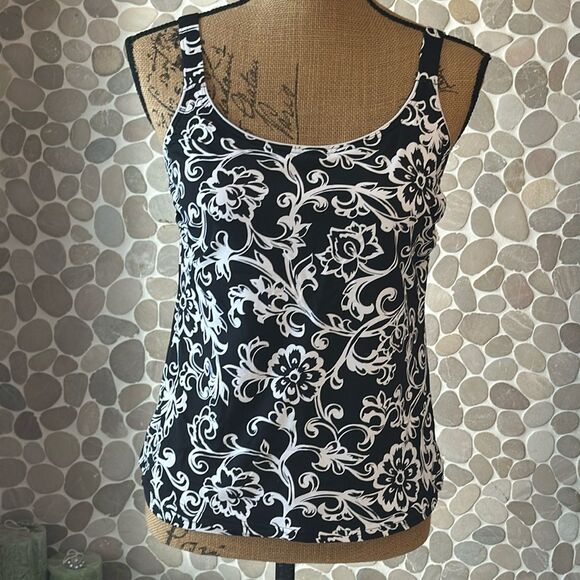 Lands’ End black and white scoopneck tankini - size 6 - Picture 1 of 10
